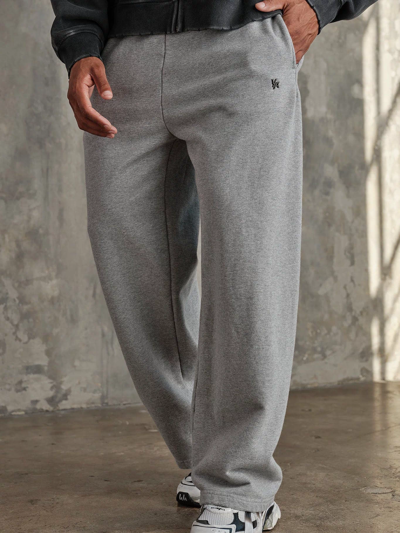2067 - Elevated Essentials - Baggy Sweats - Baggy sweats in heavyweight cotton with relaxed silhouette, structured drape, soft feel, and subtle 'Elevated' detailing in colour Heather Grey.