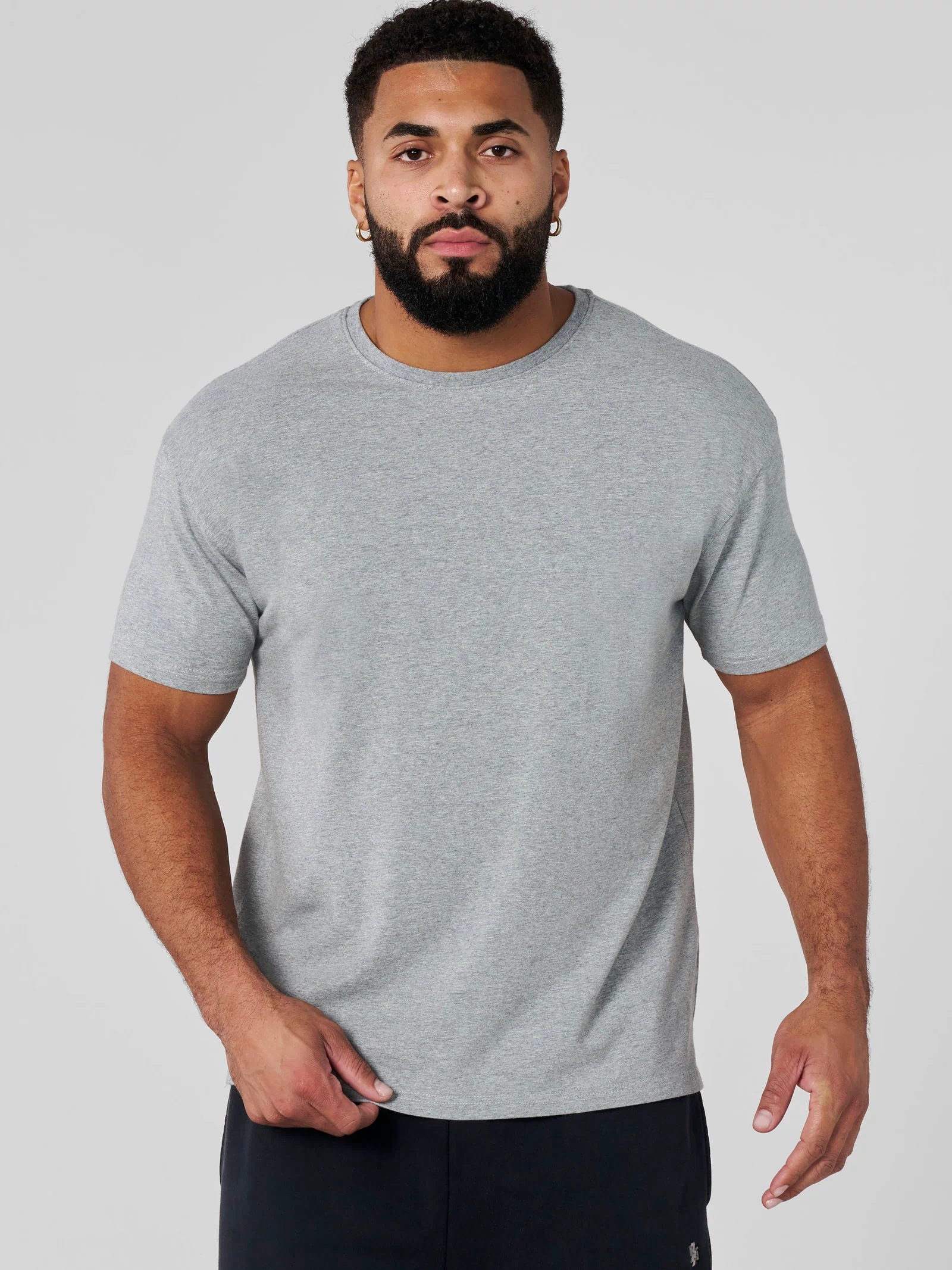 4148 - Elevated Essentials - Fitted Tee -Fitted cotton-elastane tee with slight stretch, breathable and versatile in colour Heather Grey.