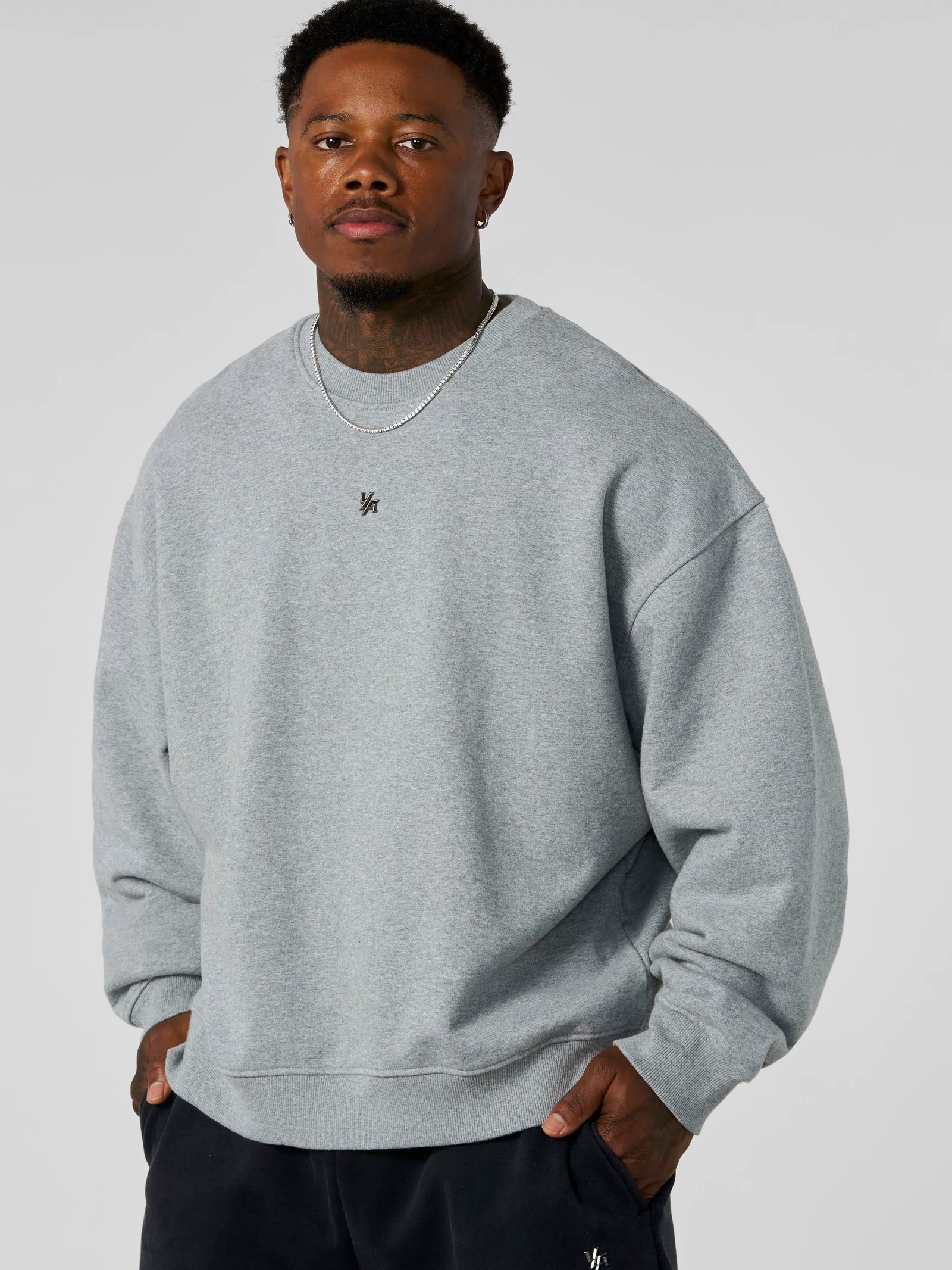 5095 - Elevated Essentials - Crewneck - Heavyweight cotton crewneck with a relaxed fit and ribbed cuffs. Soft interior and minimal 'Elevated' branding for a comfortable, premium everyday essential in Heather Grey.