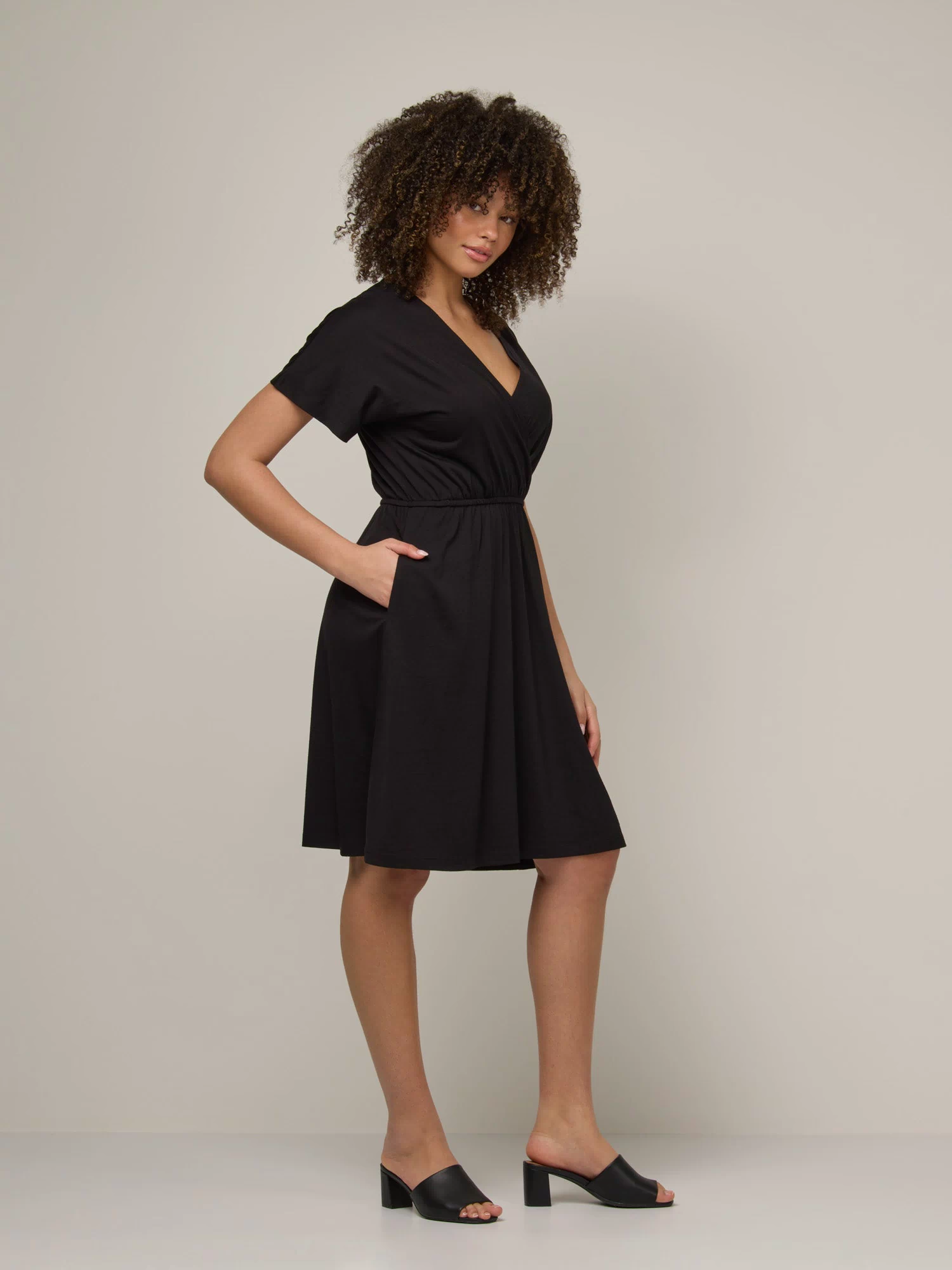 model-spec:Sean is 5'10", wearing a size M Long