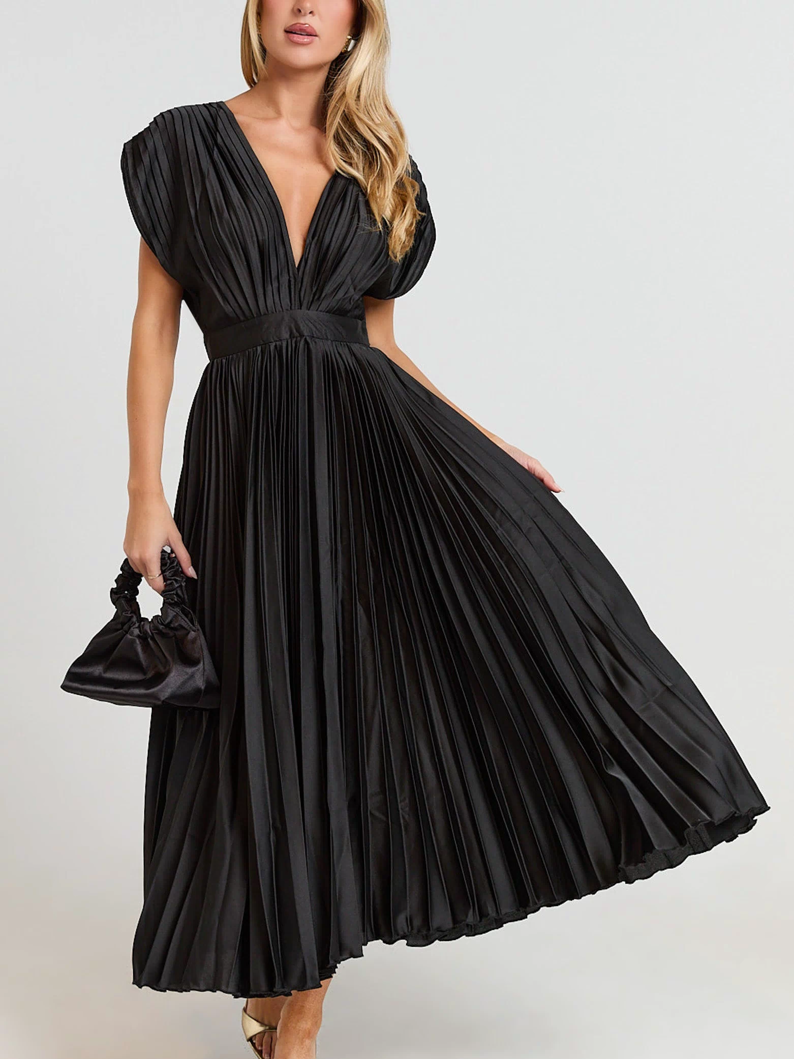 Della Midi Dress - Plunge Neck Short Sleeve Pleated Dress in Black