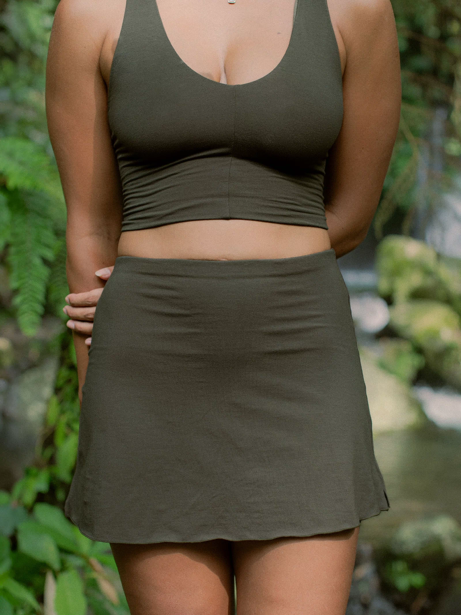 Kristin is wearing size L/XL. Height 177cm (5.8”), Bust 87cm (34.2”), Waist 74cm (29”), Hips 94cm (37”)  | Size L/XL