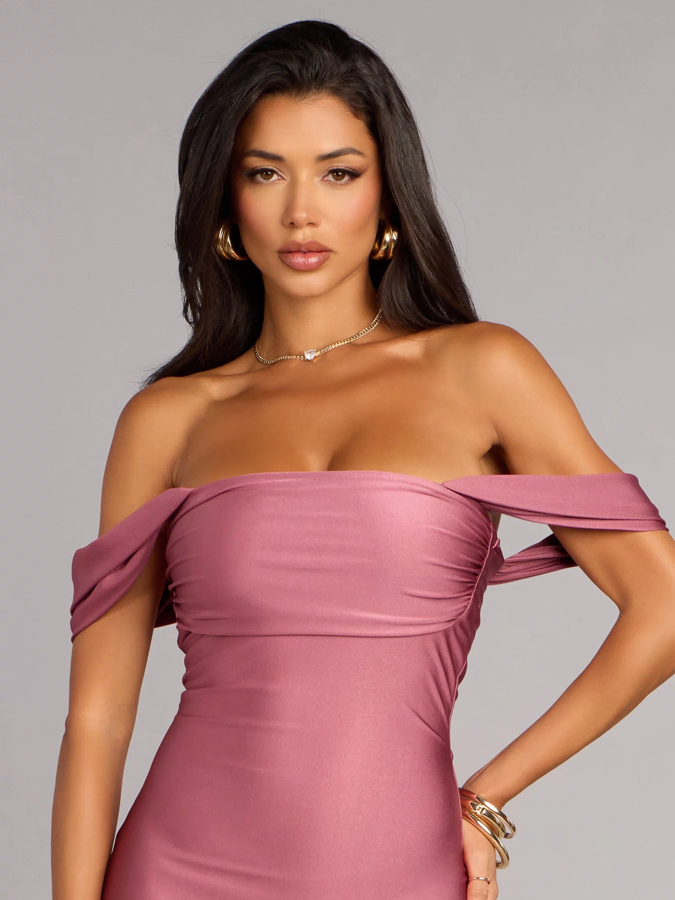 Elevate your look with a midi dress like the Exceptional Off-The-Shoulder Flared Midi Dress in rose, featuring a flattering mid-length silhouette and effortless, polished style.