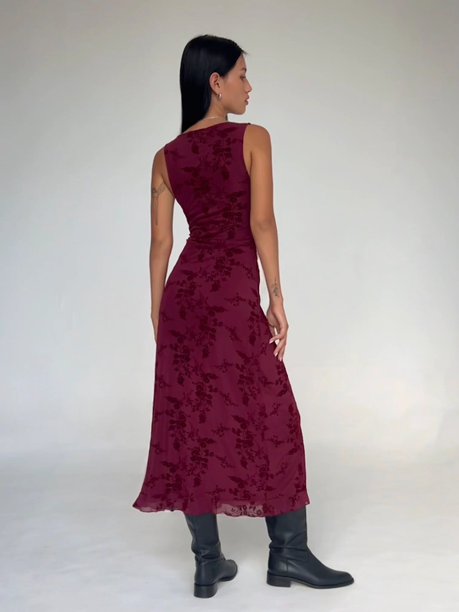Gabriela Midi Dress in Botanical Flower Maroon