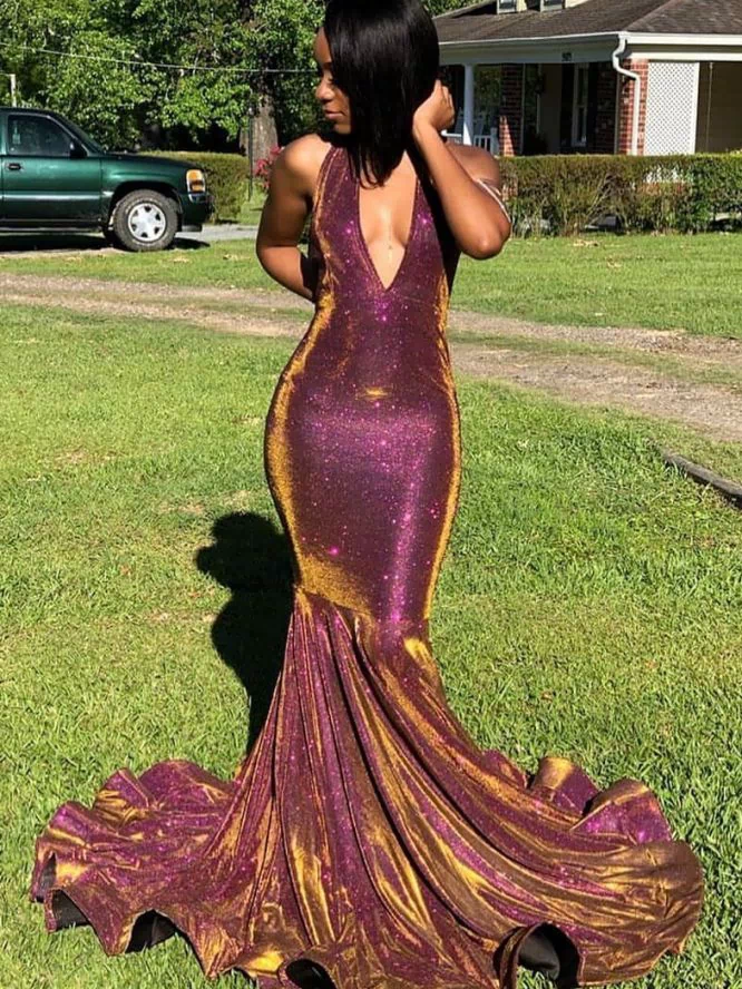 Halter Chic V-neck Sparkle Prom Dresses Fit and Flare Sleeveless Elegant Evening Gowns-Ballbella