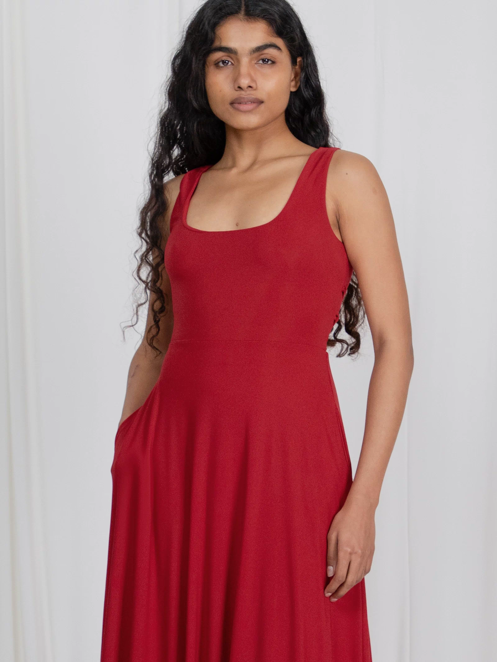 Vaishnavi – Wears a size XS. Usual size: UK 6–8 | US 2–4 | EU 34–36. Height: 5'5" (165 cm). Bust: 79 cm. Waist: 61.5 cm. Hips: 86 cm.