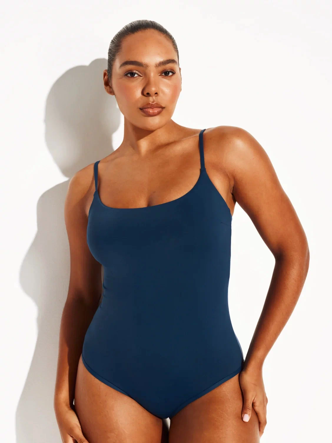 Amber is 5’10.5”, a 36C, has 44” hips and wears a Knix size L | Horizon