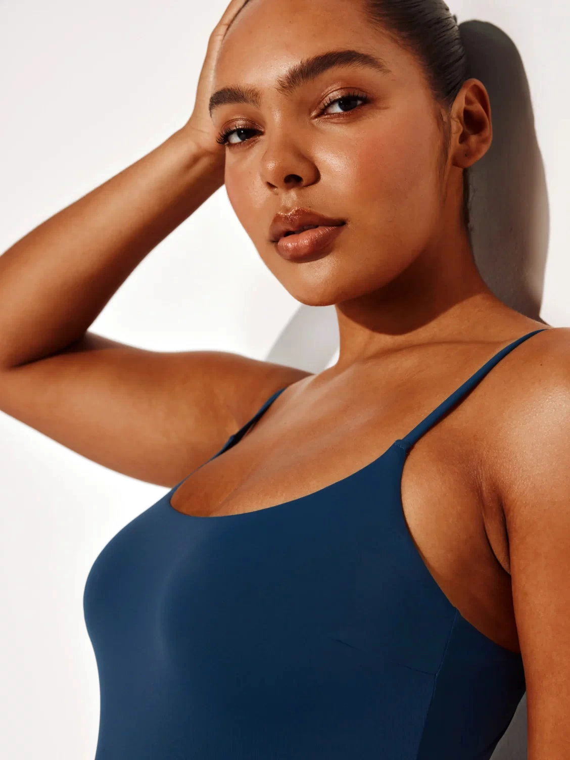 Amber is 5’10.5”, a 36C, has 44” hips and wears a Knix size L | Horizon