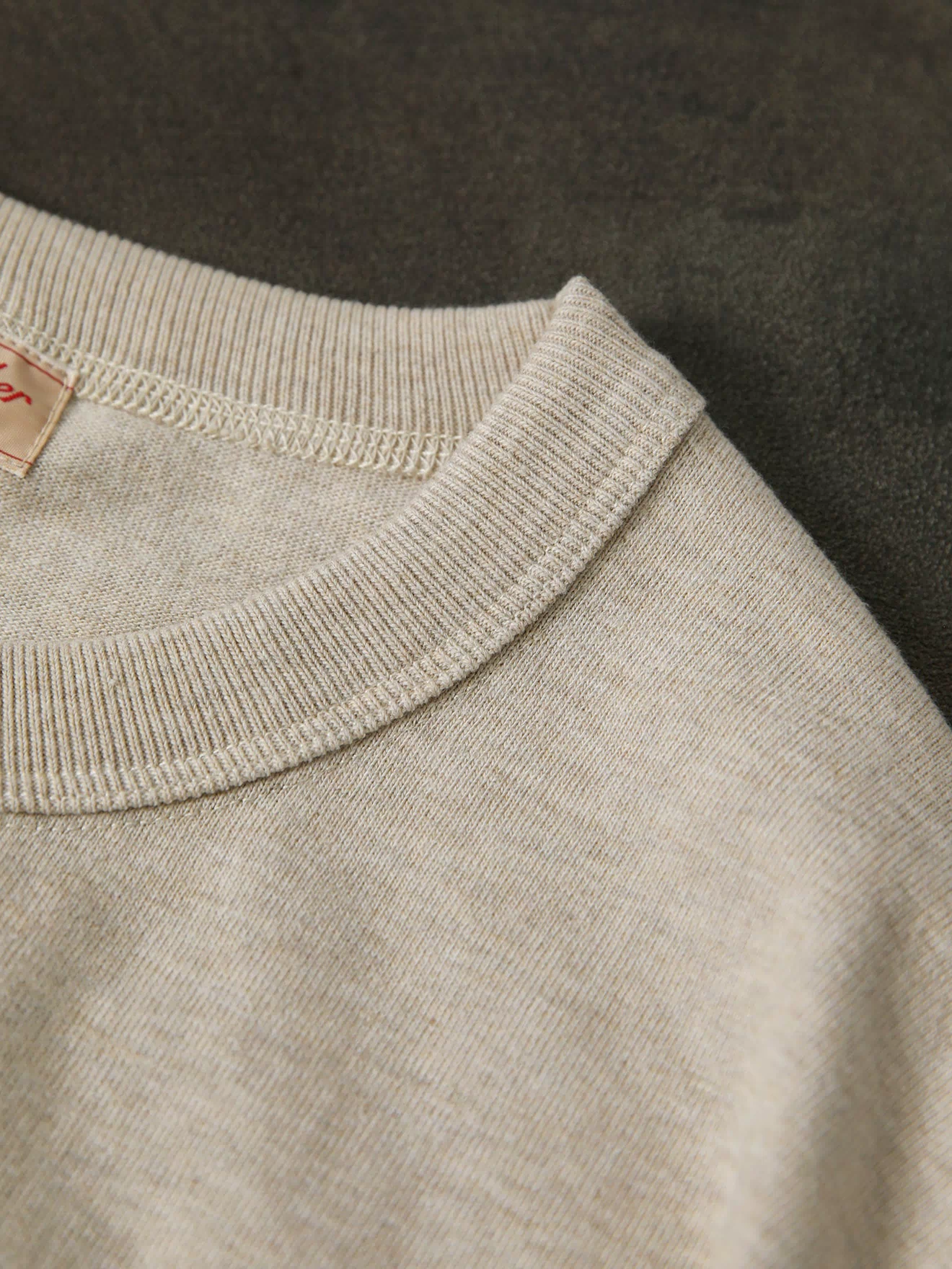 Oatmeal long-sleeve cotton t-shirt with ribbed crew neckline and tag