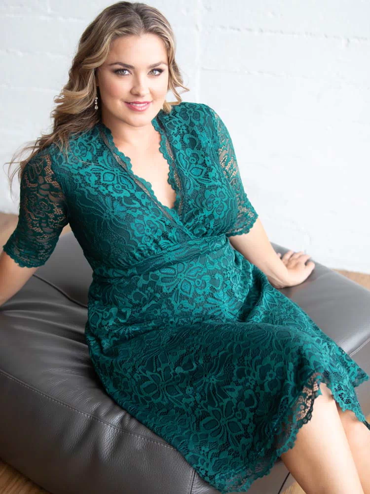 Mademoiselle Lace Cocktail Dress in Emerald Green