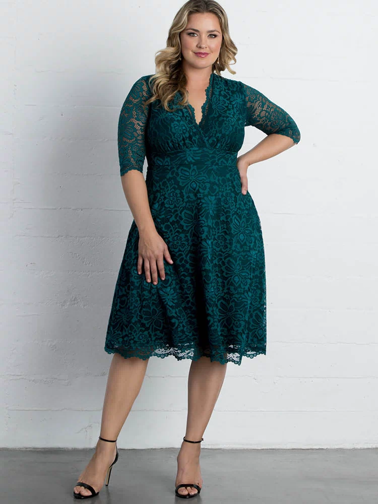 Mademoiselle Lace Cocktail Dress in Emerald Green