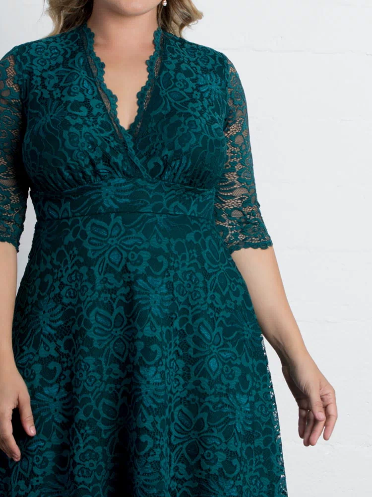 Mademoiselle Lace Cocktail Dress in Emerald Green
