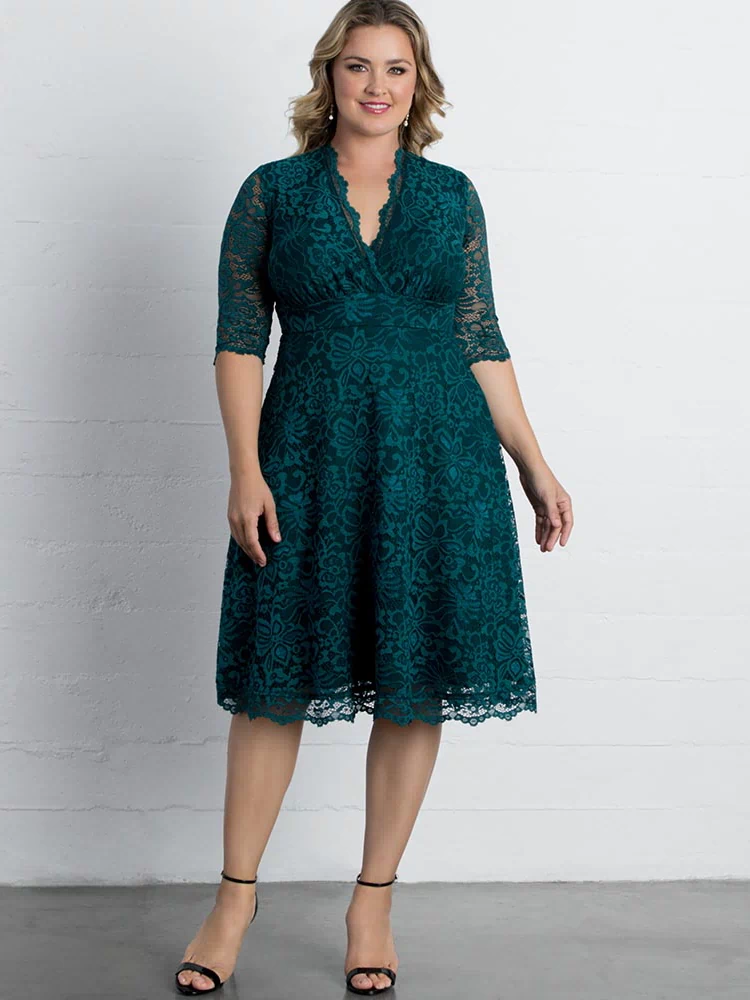 Mademoiselle Lace Cocktail Dress in Emerald Green