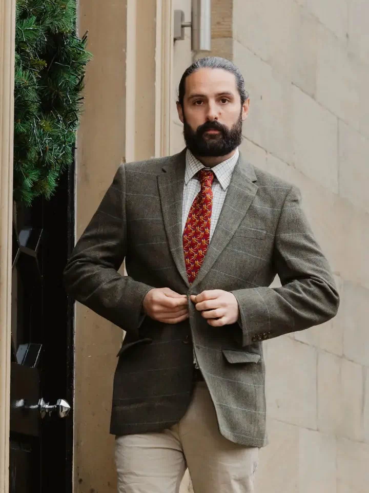 Man in a stylish wool tweed blazer from New Forest Premium collection