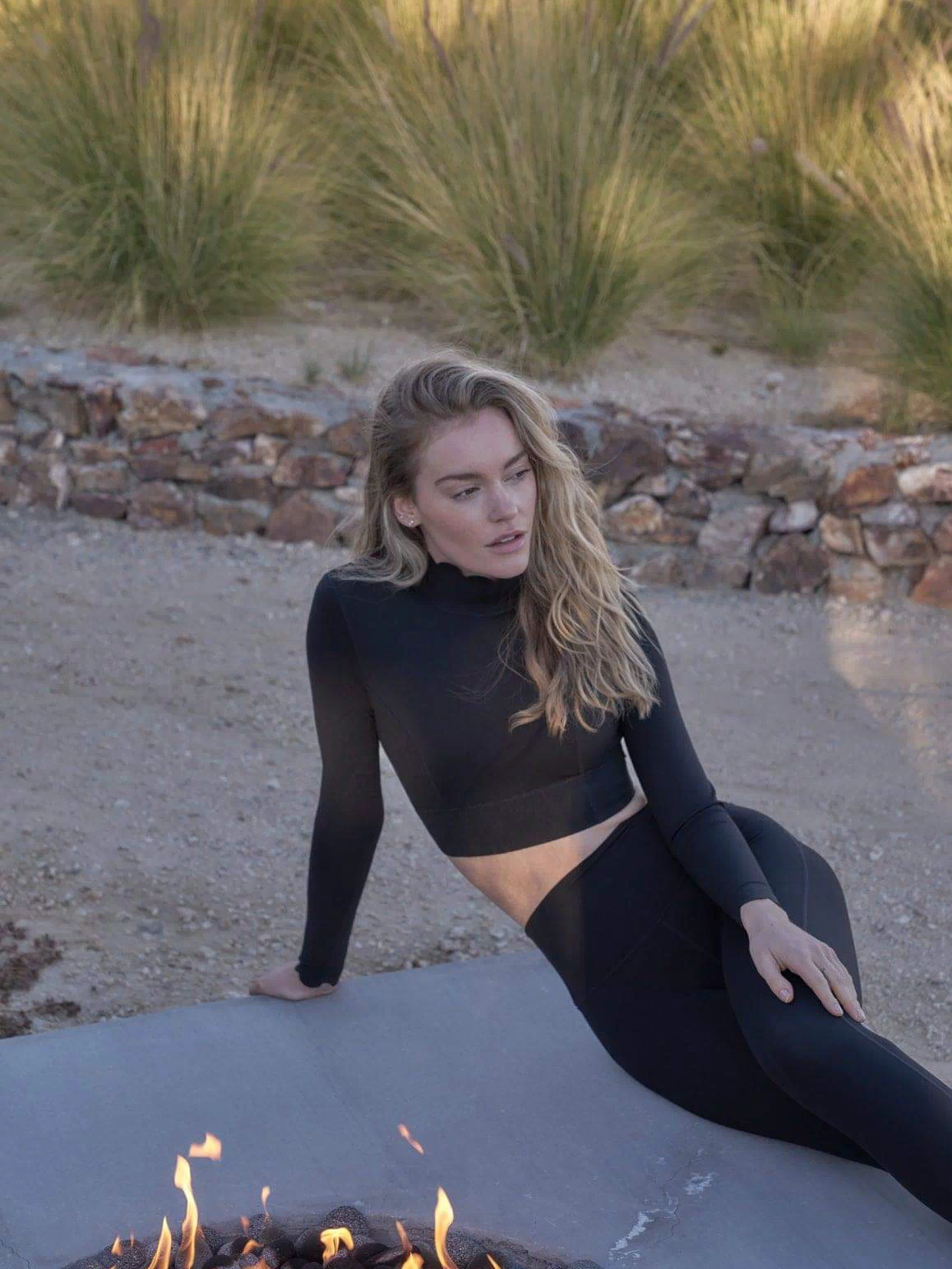 Open Back Long Sleeve Crop Top - WISKIIWS232blackS
