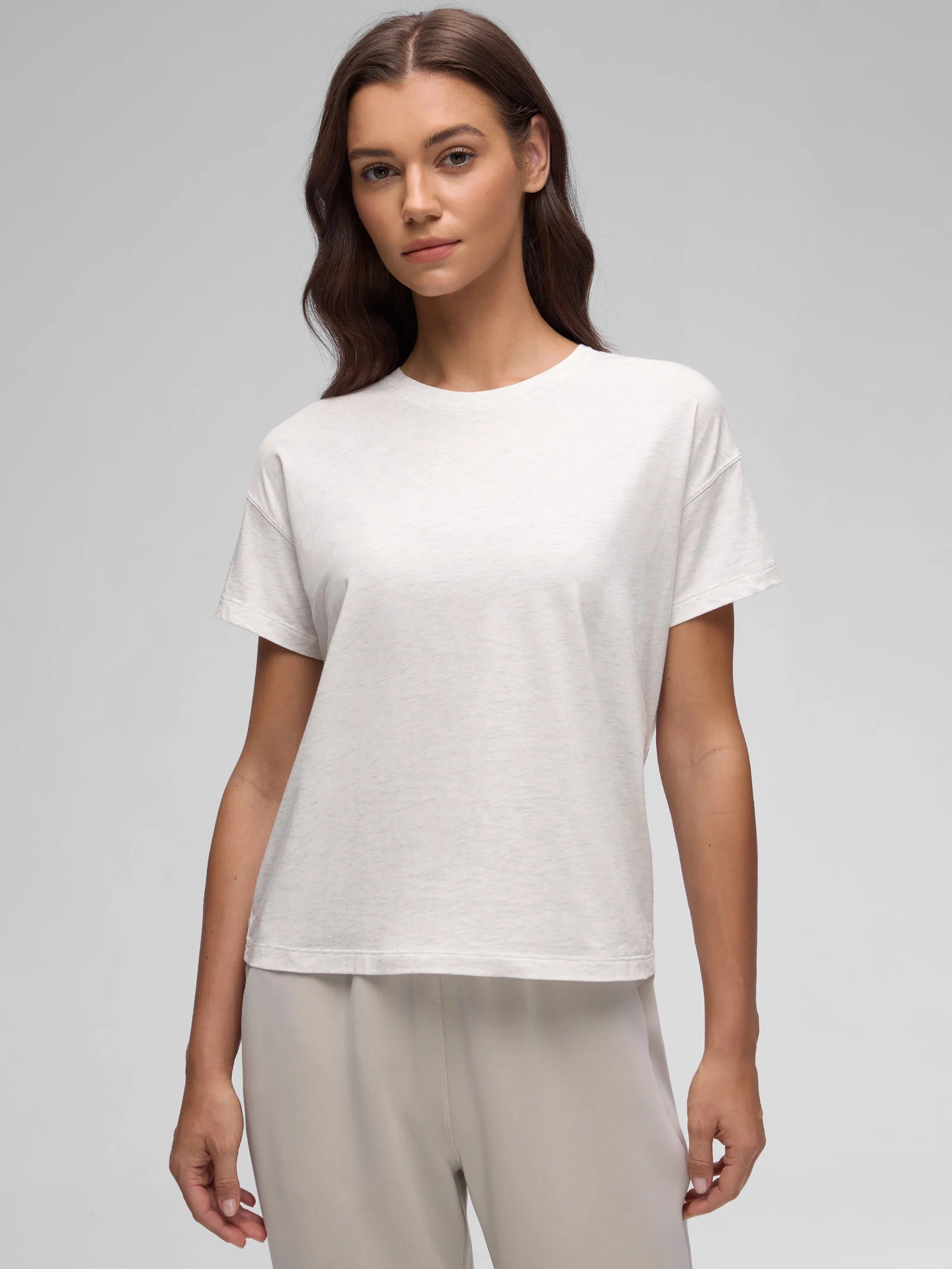 CRZ YOGA Women's Yoga Loose Fit Shirt Pima Cotton Short Sleeves Ice Grey White @model_info:Gabi