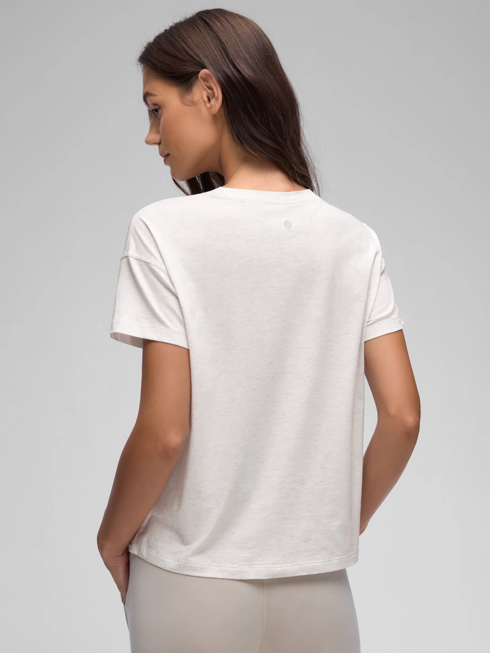CRZ YOGA Women's Yoga Loose Fit Shirt Pima Cotton Short Sleeves Ice Grey White @model_info:Gabi