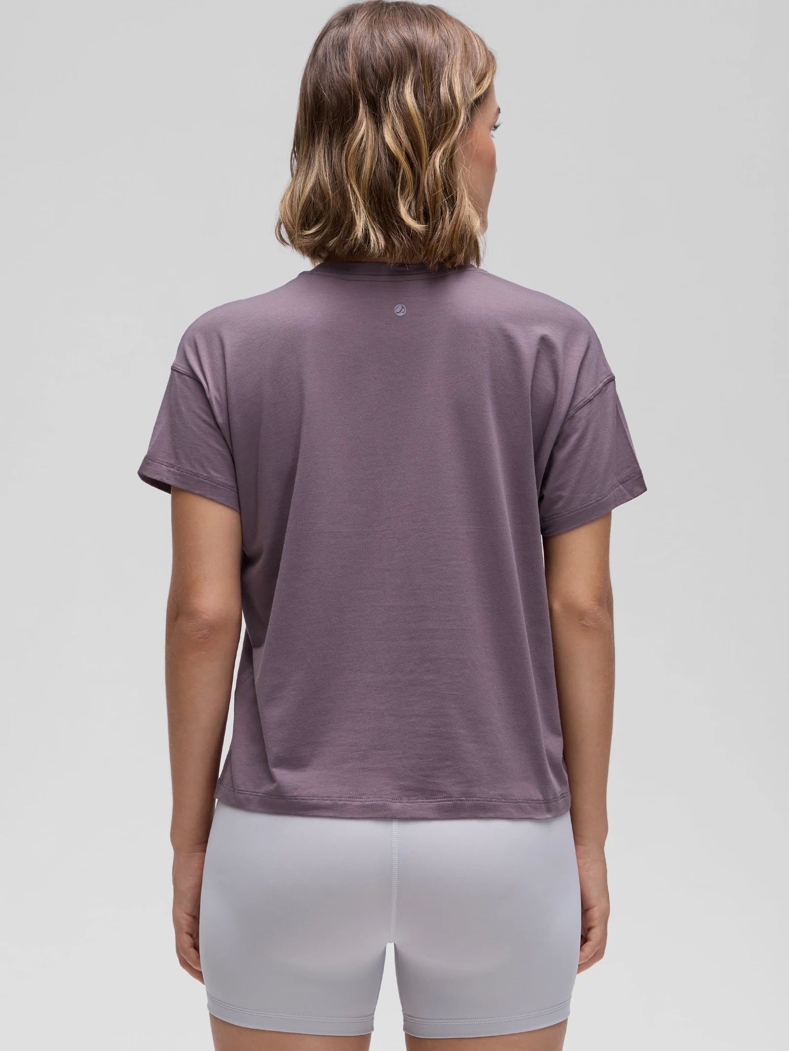 CRZ YOGA Women's Yoga Loose Fit Shirt Pima Cotton Short Sleeves purple gray @model_info:Jaynne