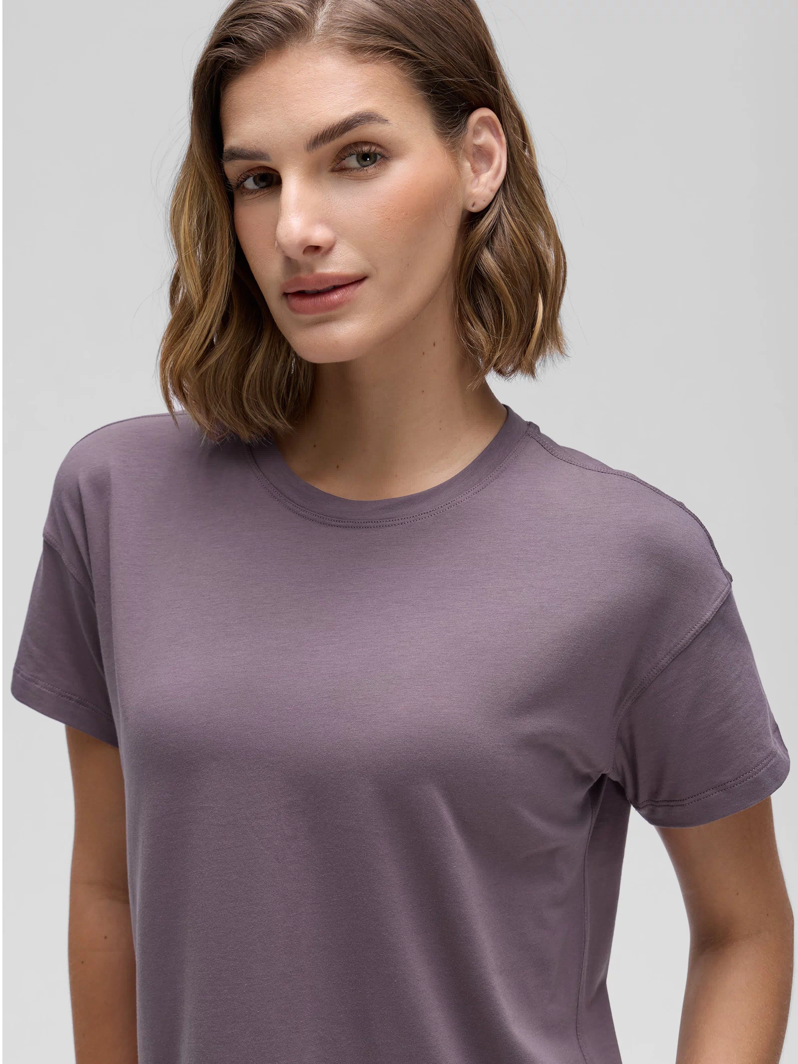 CRZ YOGA Women's Yoga Loose Fit Shirt Pima Cotton Short Sleeves purple gray @model_info:Jaynne