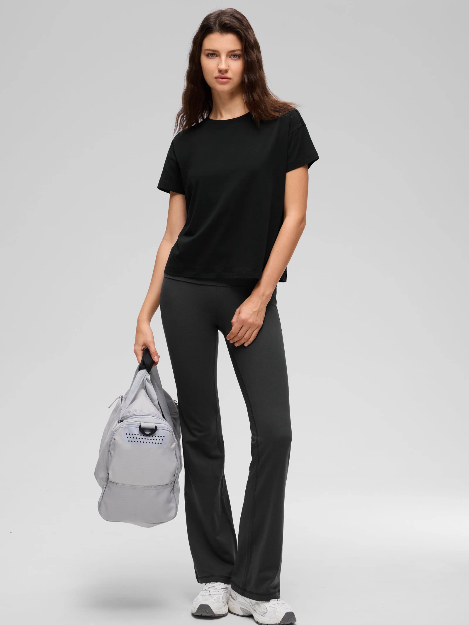 CRZ YOGA Women's Yoga Loose Fit Shirt Pima Cotton Short Sleeves Black @model_info:Kerr