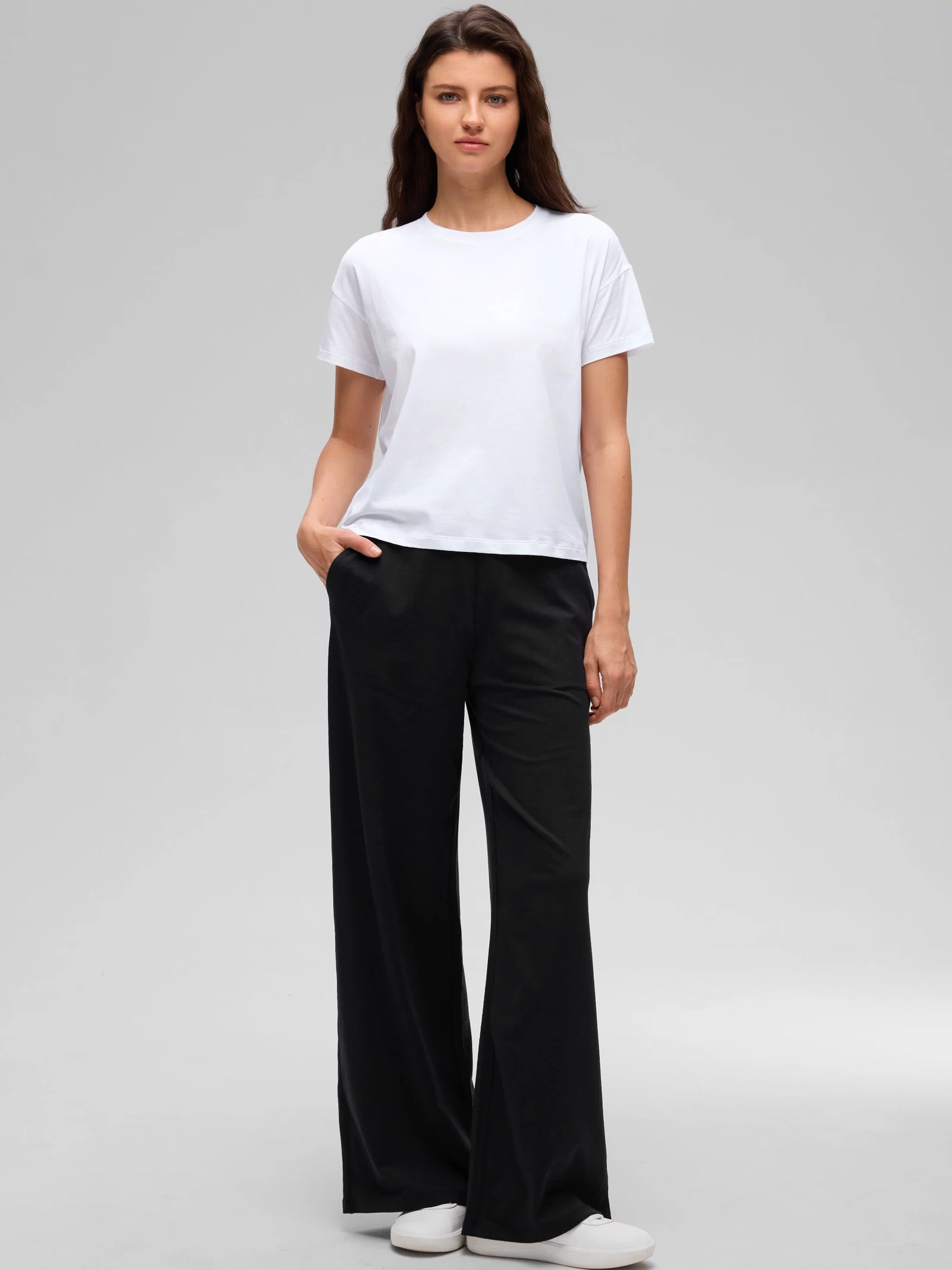CRZ YOGA Women's Yoga Loose Fit Shirt Pima Cotton Short Sleeves White @model_info:Kerr
