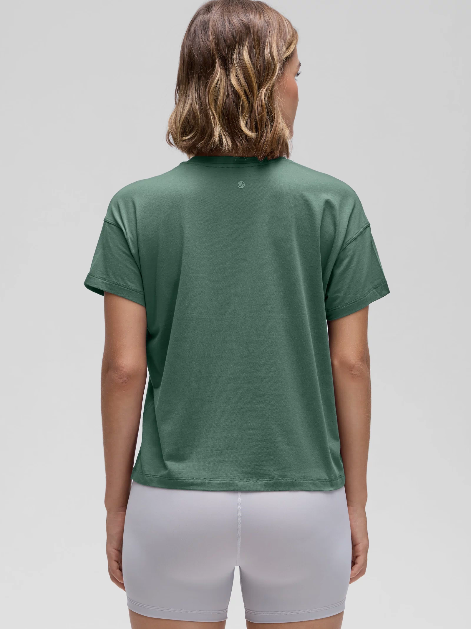 CRZ YOGA Women's Yoga Loose Fit Shirt Pima Cotton Short Sleeves Graphite Green @model_info:Jaynne