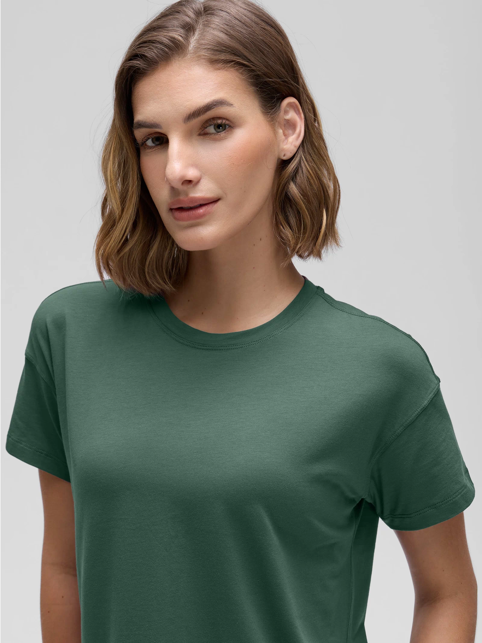CRZ YOGA Women's Yoga Loose Fit Shirt Pima Cotton Short Sleeves Graphite Green @model_info:Jaynne