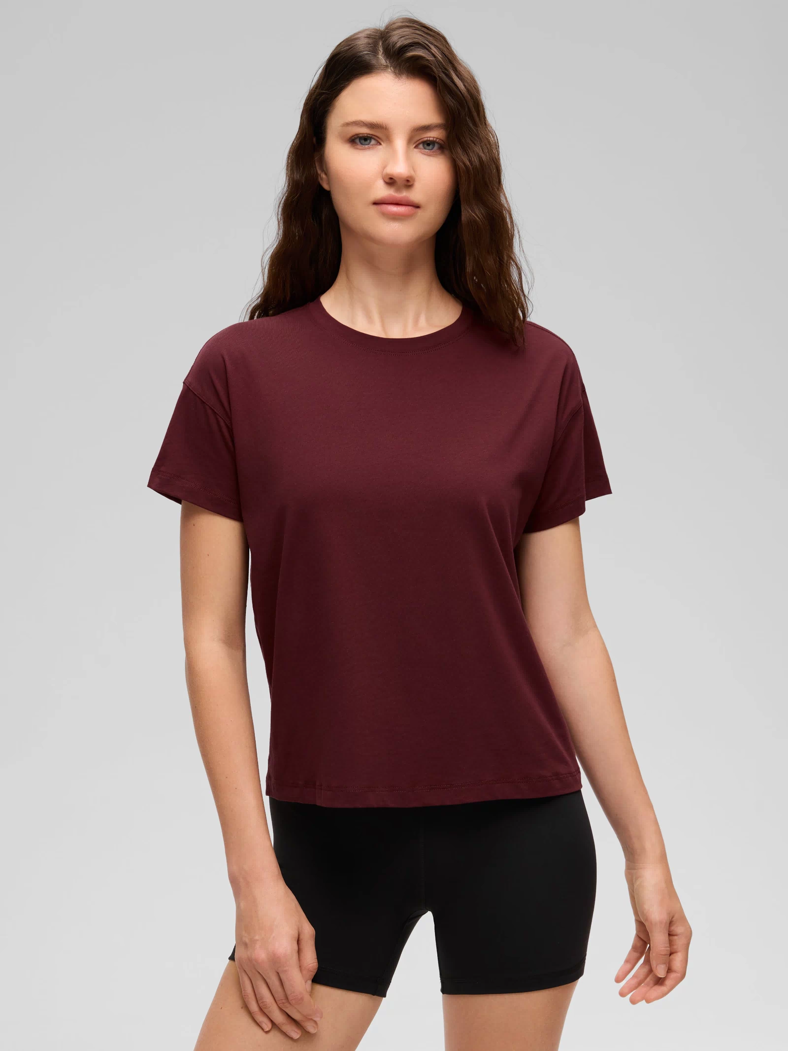 CRZ YOGA Women's Yoga Loose Fit Shirt Pima Cotton Short Sleeves Red Merlot @model_info:Kerr