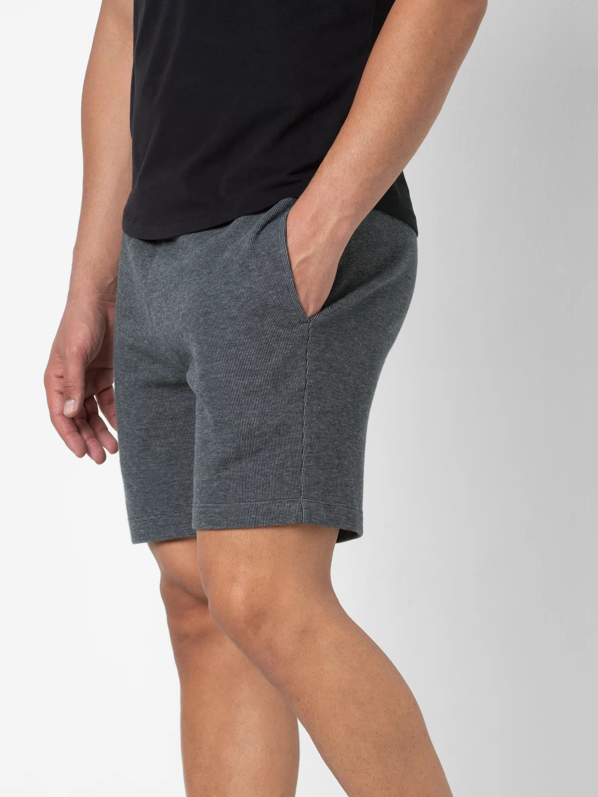 RR Short 7" Black side on model