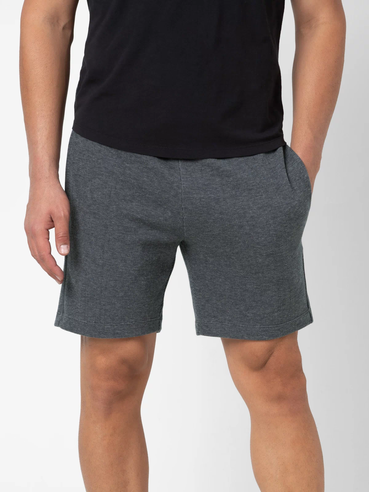 RR Short 7" Black front on model