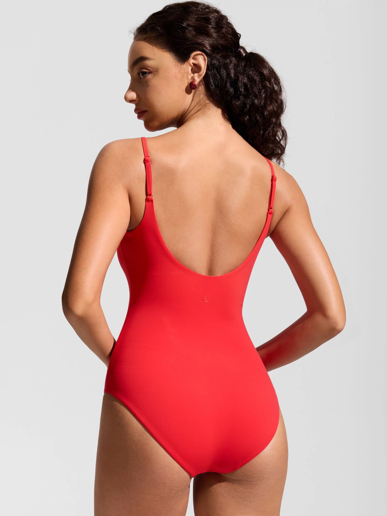 CRZ YOGA Women's Swimwear Nexfeel Scoop Neck U Back One Piece Swimsuit Deep Red @model_info:A