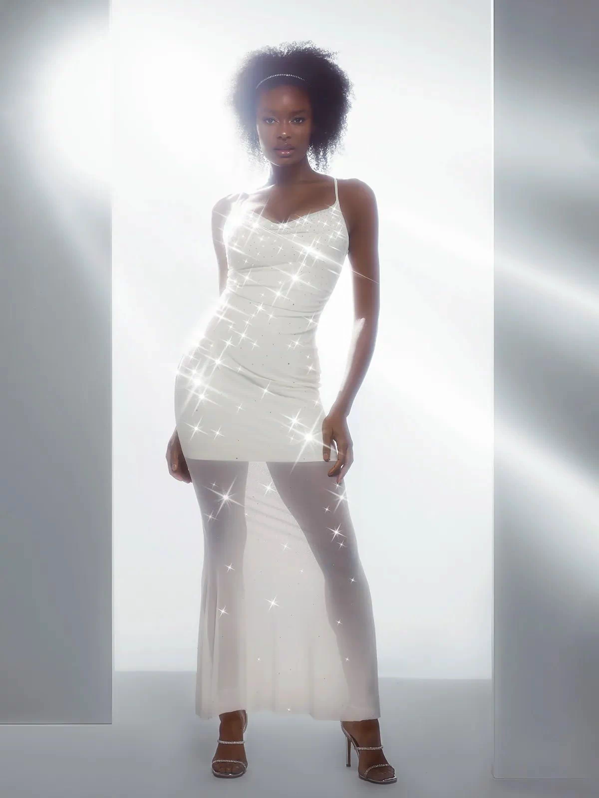 Maxi dress with crystal mesh from Popilush®, a sophisticated choice for any event.