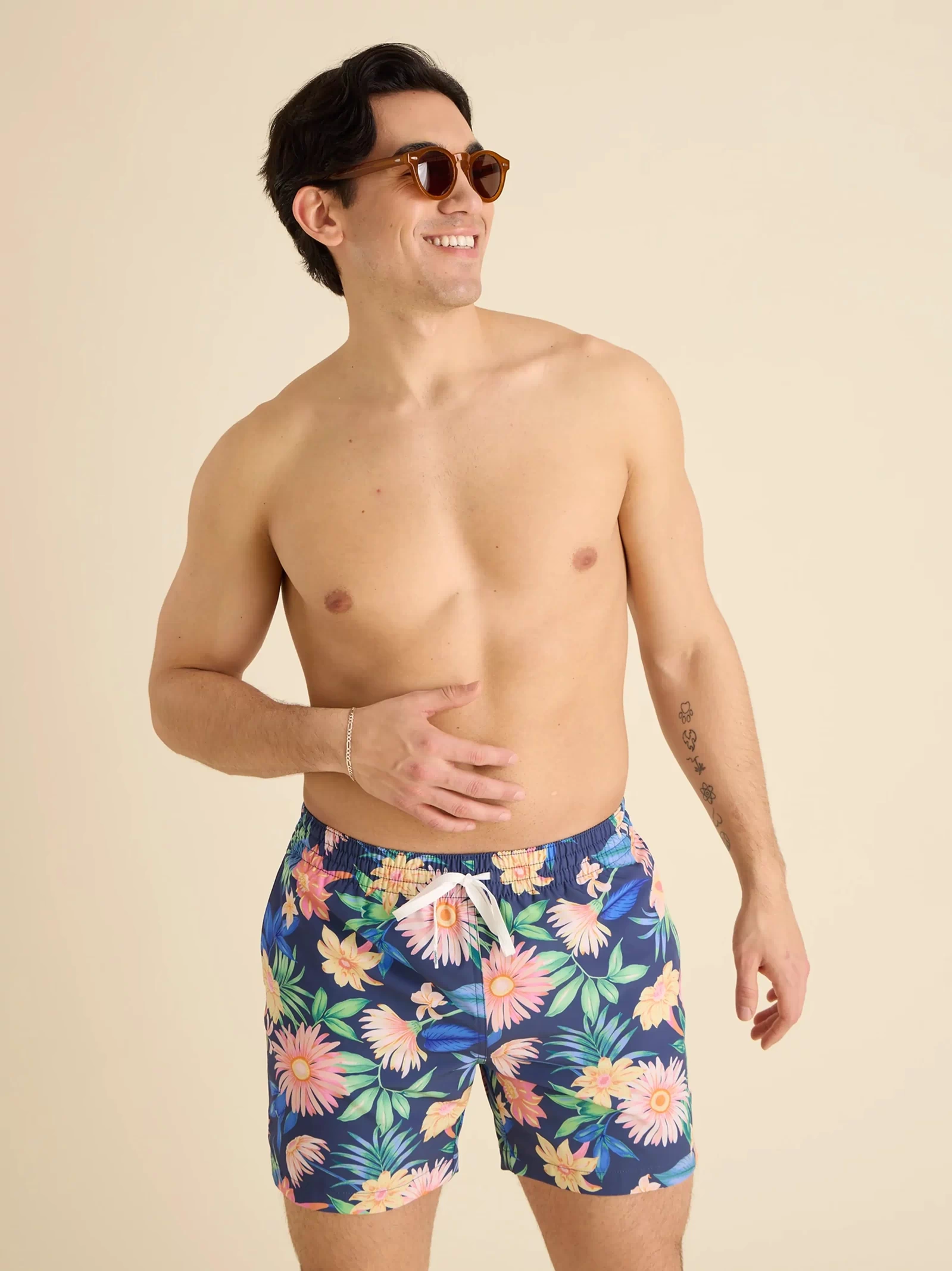 The Big Bloomers 5.5" (Classic Lined Swim Trunk) - Image 5 - Chubbies Shorts