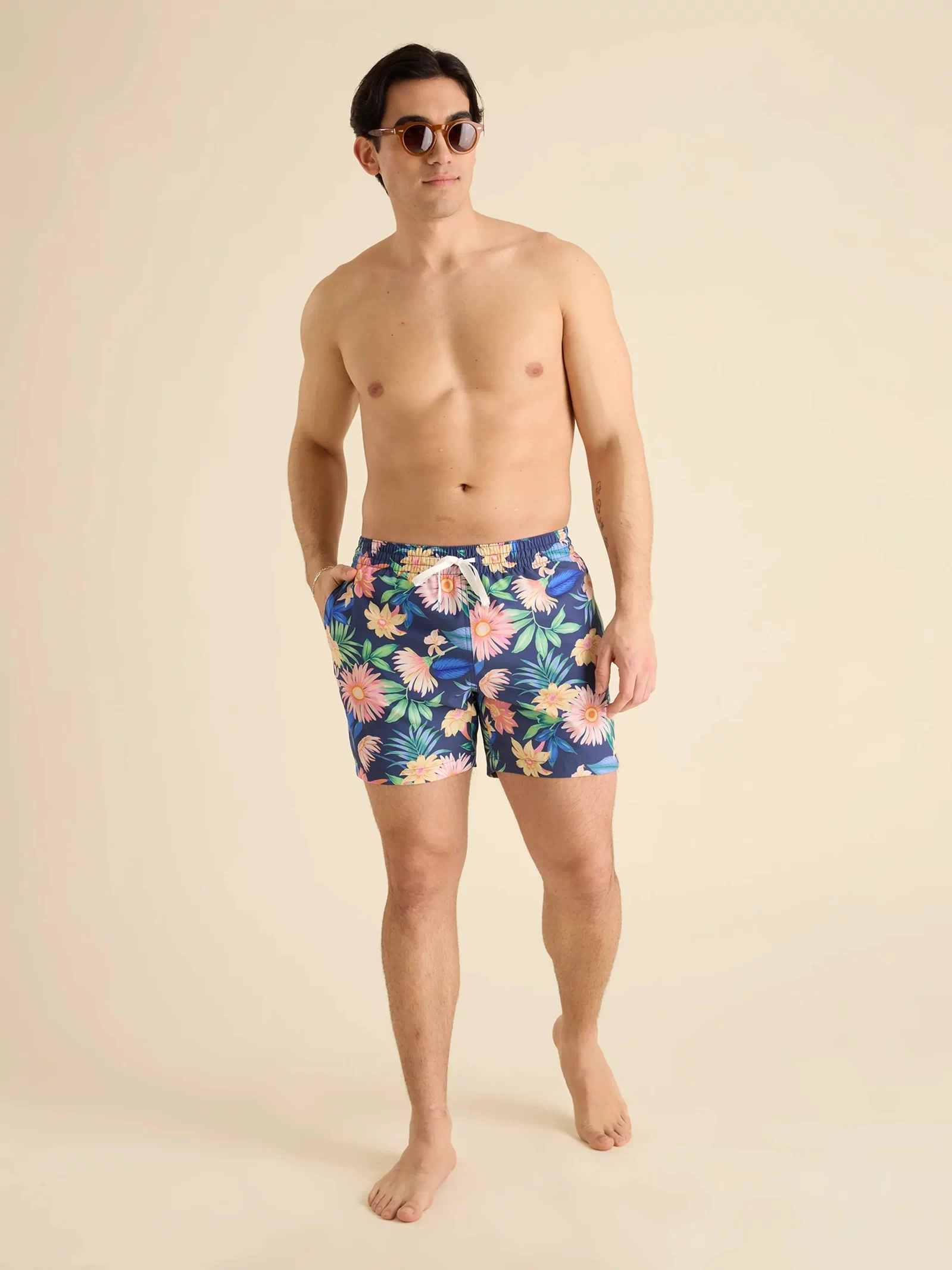 The Big Bloomers 5.5" (Classic Lined Swim Trunk) - Image 6 - Chubbies Shorts