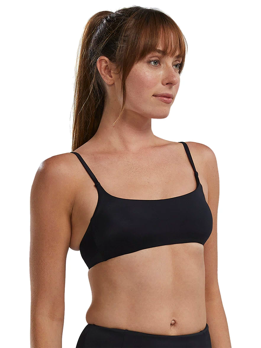 TYR black bikini top designed for active recreation, featuring adjustable straps for a comfortable fit. Ideal for swimming and beach activities, this stylish swimwear offers both support and flexibility. Perfect for water sports enthusiasts seeking durable and fashionable swimwear.