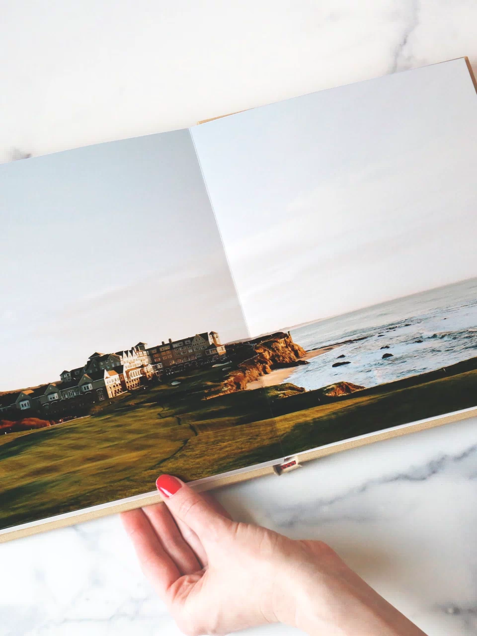 Seamless single photo spread on 2 pages in a wedding photo album 