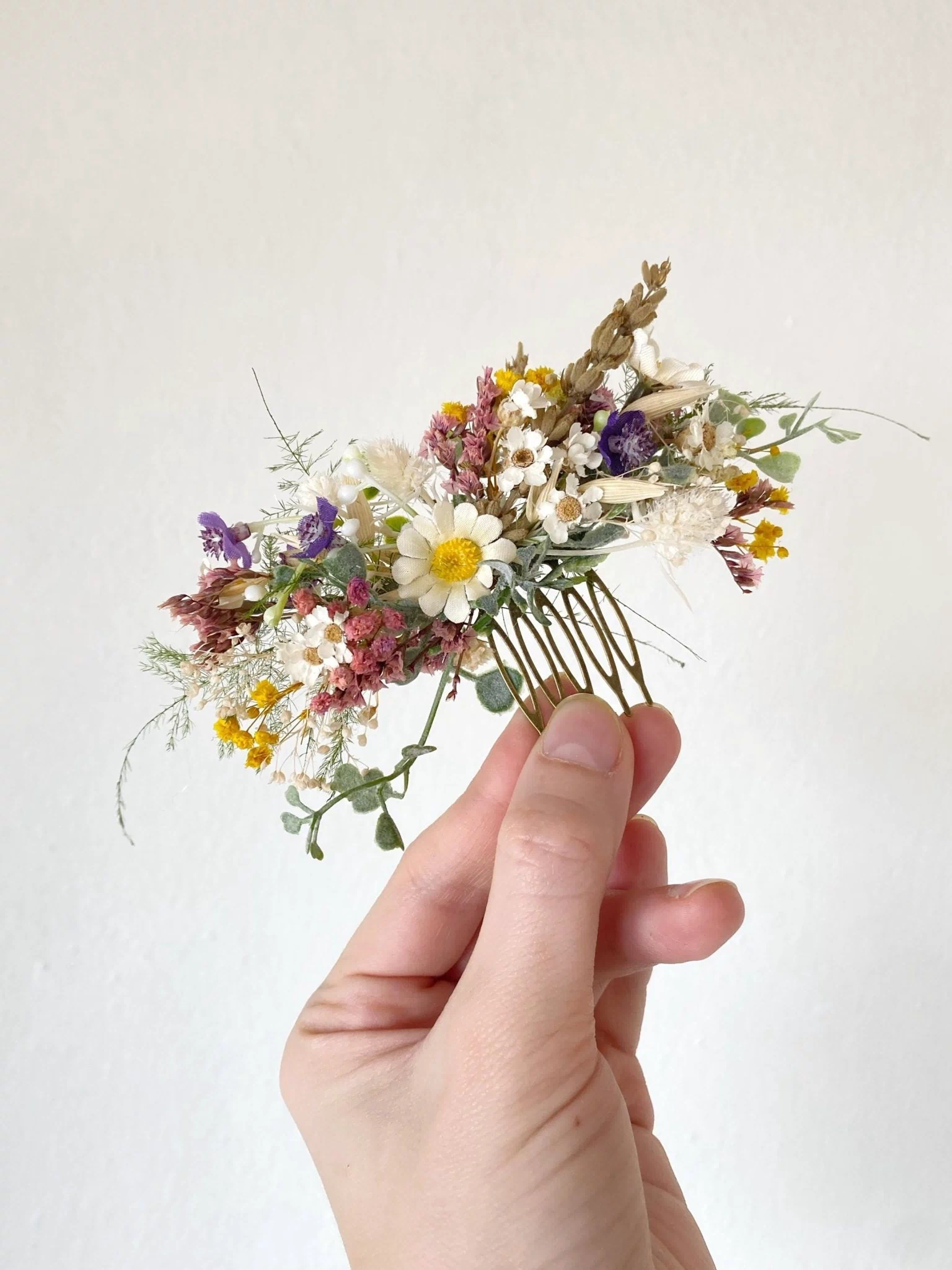 Wildflower Hair Comb: Meadow Daisy Bridal Boho Wedding Accessory – handmade floral hair accessory by magaela