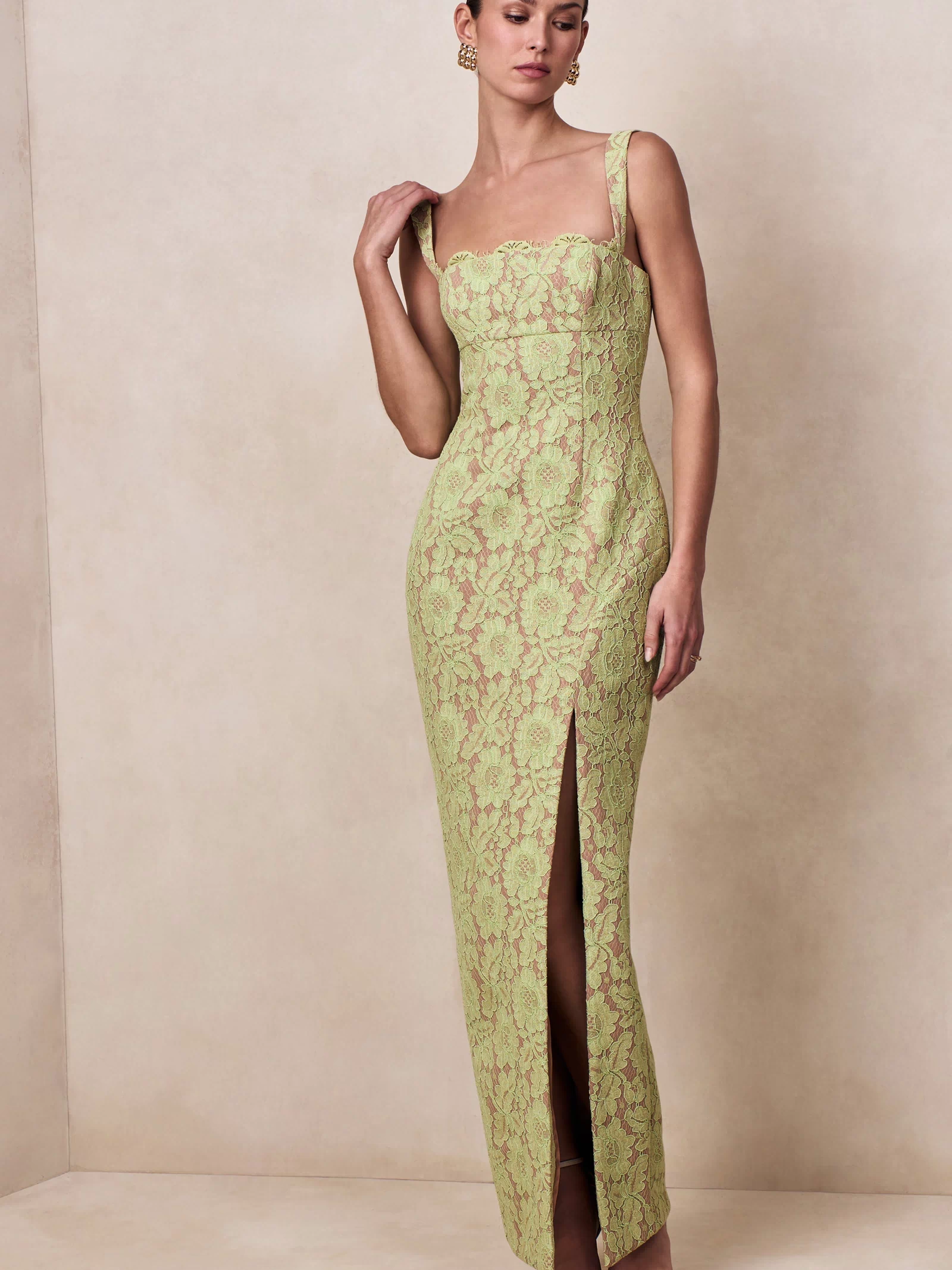 CL13725103706_ECM_CL137251037_-_Zarisse___Green_Lace_Square-Neck_Maxi_Dress_03