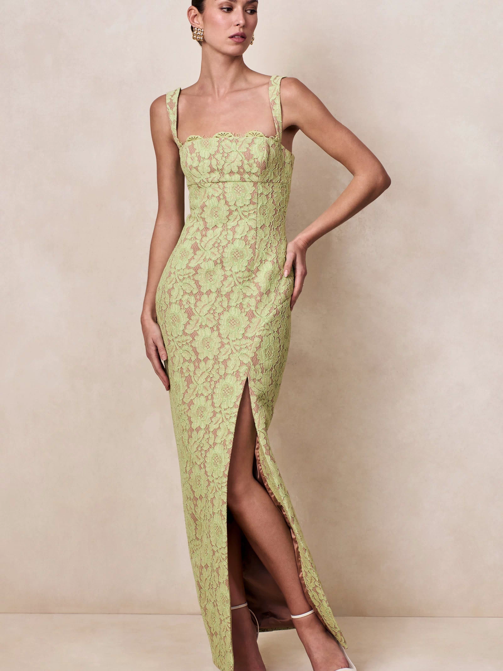 CL13725103706_ECM_CL137251037_-_Zarisse___Green_Lace_Square-Neck_Maxi_Dress_01