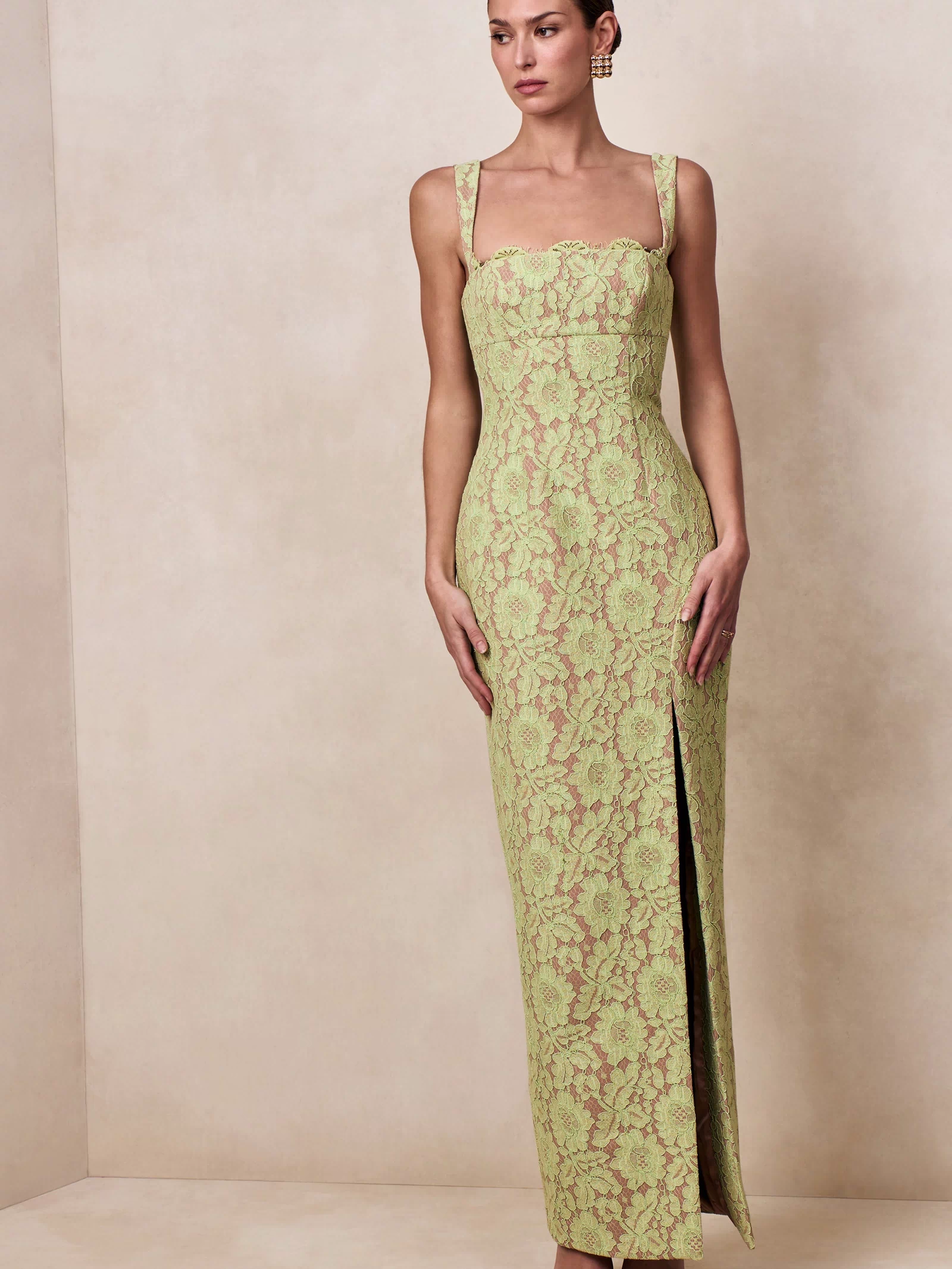 CL13725103706_ECM_CL137251037_-_Zarisse___Green_Lace_Square-Neck_Maxi_Dress_04